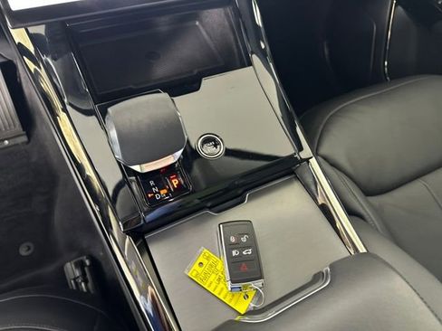 Used 2024 Land Rover Range Rover Sport SE image 20