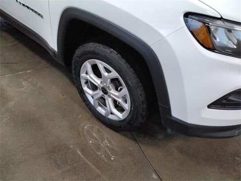 New 2026 Jeep Compass Latitude image 17