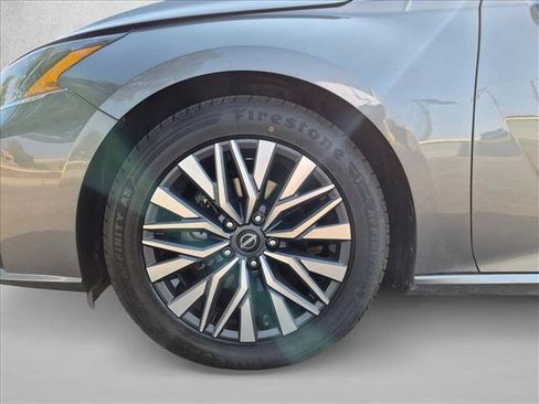 Used 2023 Nissan Altima 2.5 SV w/ SV Premium Package FWD image 26