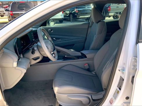 Used 2025 Hyundai Elantra Sport image 7