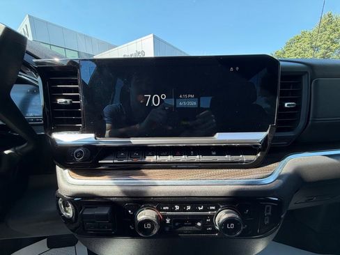 Used 2022 Chevrolet Silverado 1500 LT w/ Safety Package AWD/4WD image 9