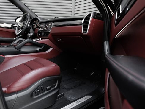 Certified 2023 Porsche Cayenne Platinum Edition AWD/4WD image 36
