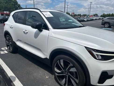 Used 2023 Volvo XC40 B5 Plus w/ Driver Assist Package AWD/4WD image 4