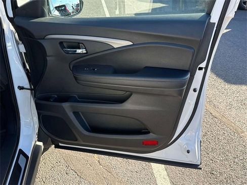 Used 2025 Honda Ridgeline RTL image 6