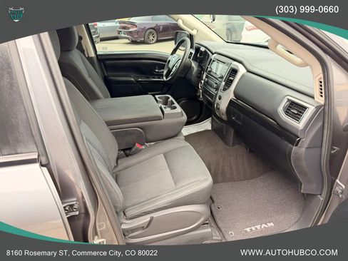 Used 2017 Nissan Titan SV AWD/4WD image 11