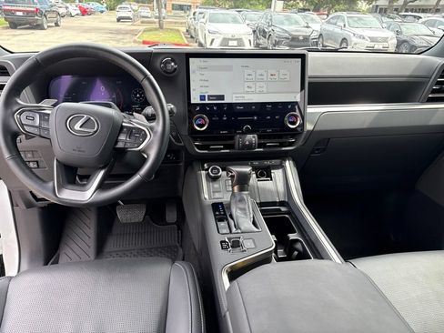 Used 2024 Lexus GX 550 w/ Accessory Package (Z1) AWD/4WD image 18