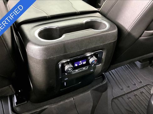 Used 2025 GMC Yukon Elevation AWD/4WD image 9