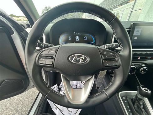 Used 2023 Hyundai Venue SEL image 24