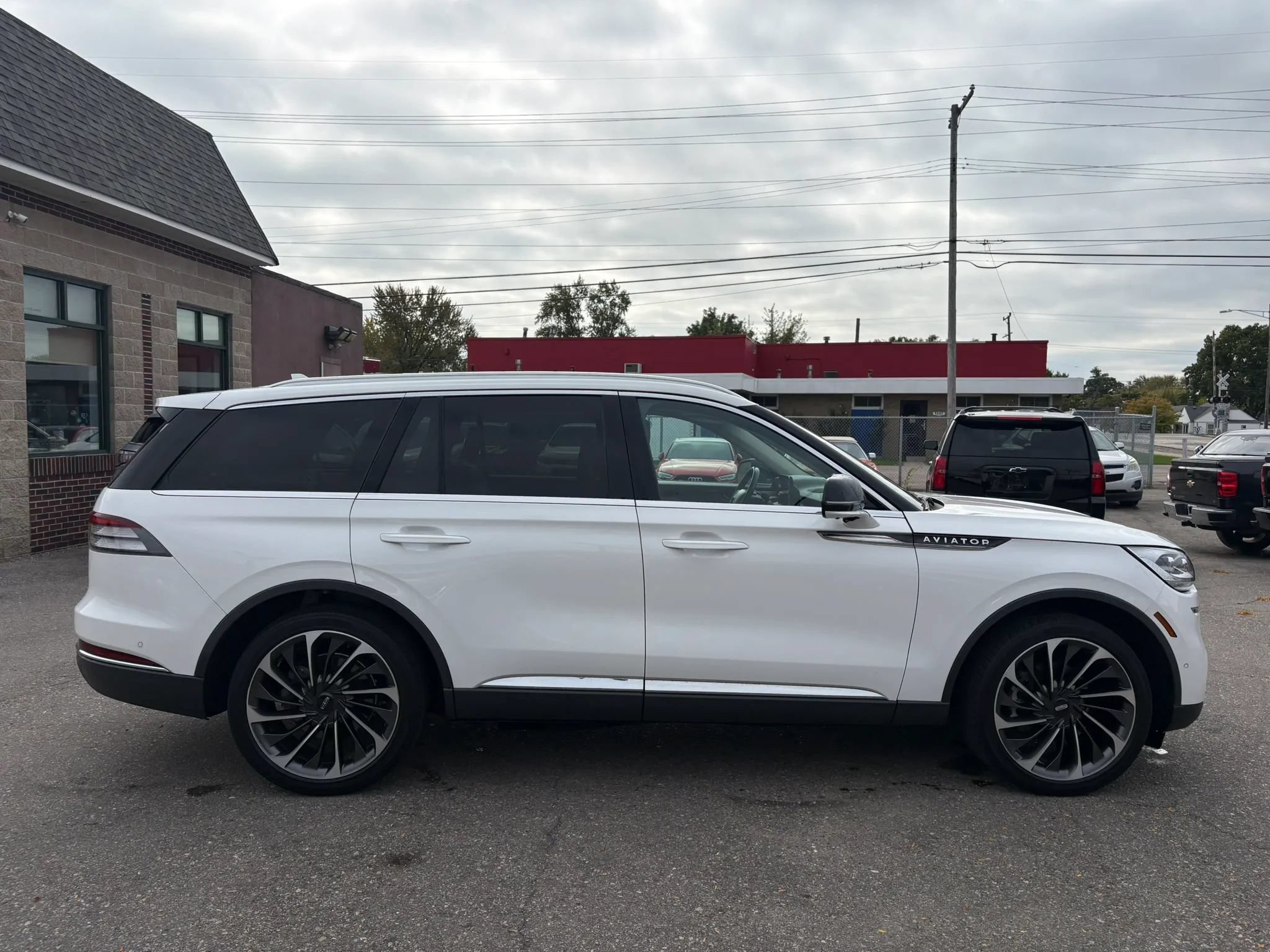 Used 2020 Lincoln Aviator Reserve w/ Equipment Group 202A AWD/4WD image 4