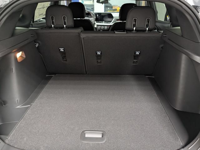New 2026 Chevrolet Trax RS w/ Sunroof Package FWD image 14