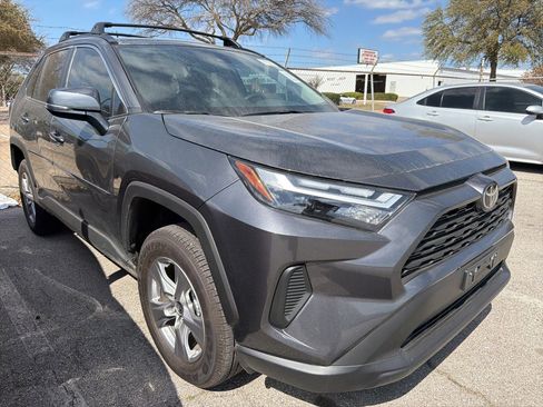 Used 2025 Toyota RAV4 XLE image 3