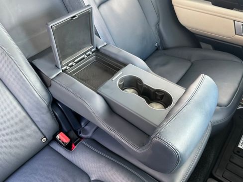 Used 2020 Land Rover Range Rover HSE image 28