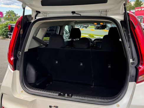 Used 2020 Kia Soul GT-Line FWD image 16