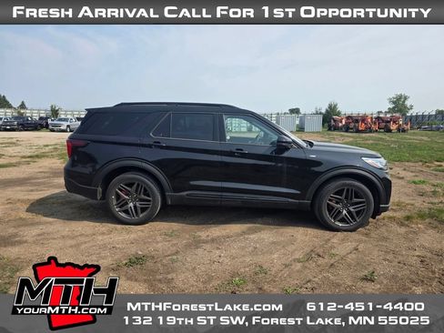 Used 2025 Ford Explorer ST-Line w/ ST-Line Street Pack AWD/4WD image 1