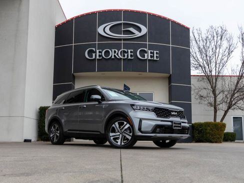 Certified 2023 Kia Sorento EX image 1