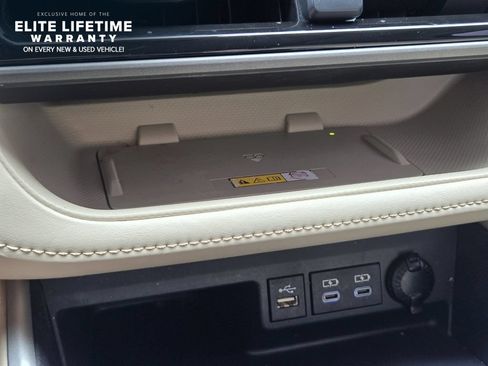 Used 2023 Toyota Highlander XLE AWD/4WD image 19