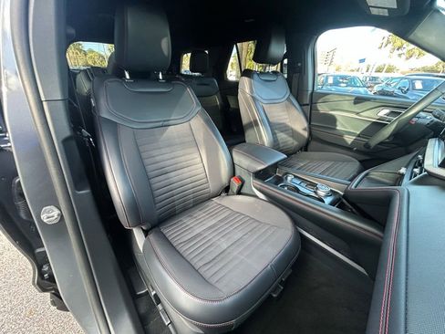 Used 2025 Ford Explorer ST-Line w/ ST-Line Street Pack image 28