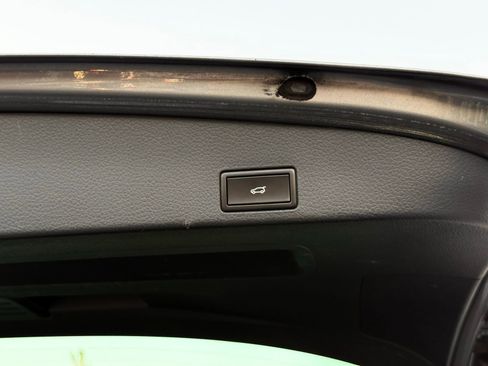 Used 2017 Volkswagen Touareg Wolfsburg Edition image 48