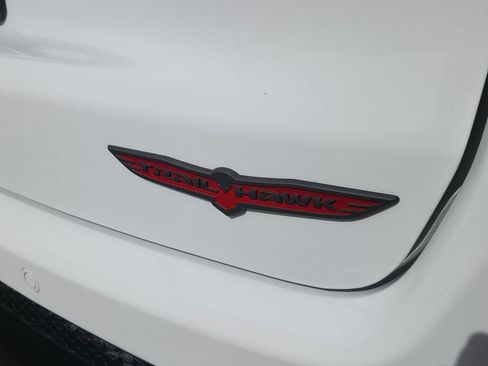 Used 2025 Jeep Compass Trailhawk AWD/4WD image 12