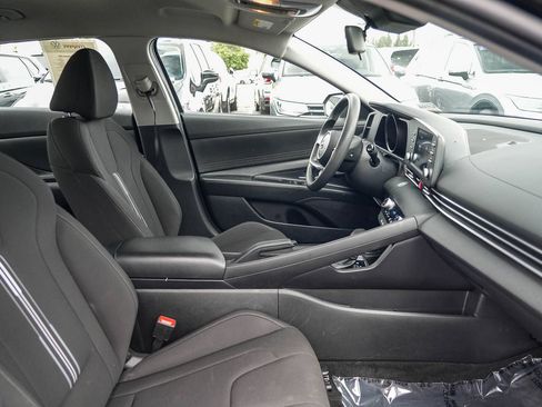 Used 2023 Hyundai Elantra SEL w/ Cargo Package FWD image 16