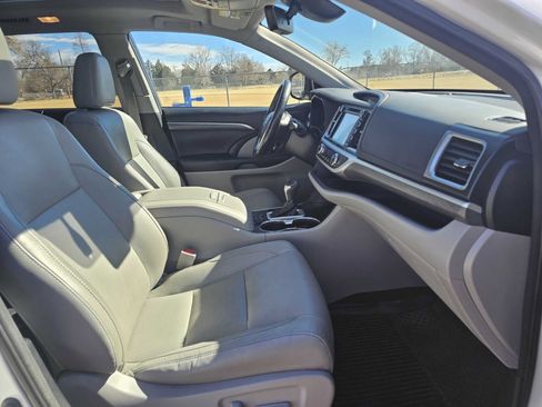 Used 2017 Toyota Highlander Limited Platinum image 48