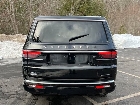 Used 2023 Jeep Wagoneer L Series III w/ Premium Group I image 4