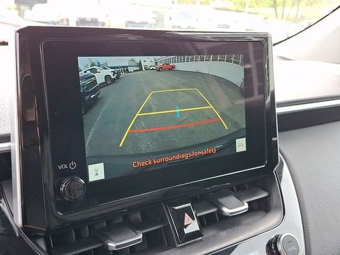 Used 2025 Toyota Corolla Cross XLE FWD image 18