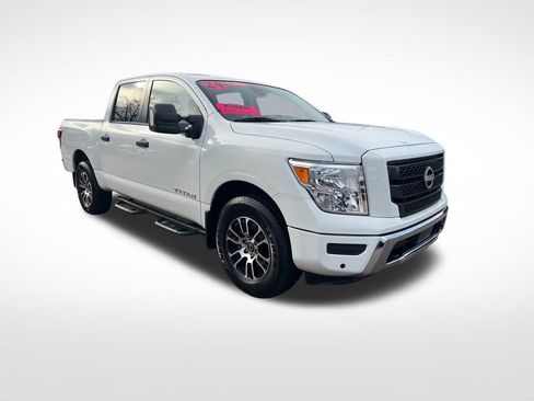 Certified 2024 Nissan Titan SV w/ SV Convenience Package image 3
