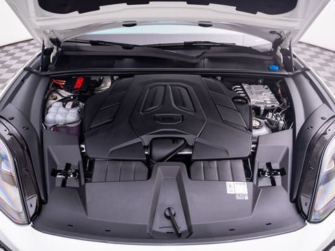 Certified 2024 Porsche Cayenne AWD/4WD image 30