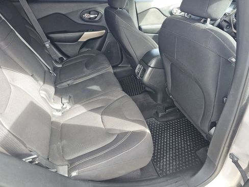 Used 2017 Jeep Cherokee Latitude w/ Comfort/Convenience Group image 5