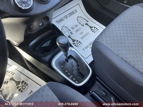 Used 2015 Toyota Yaris L image 28