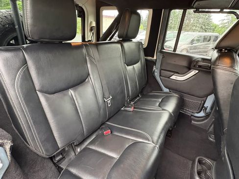 Used 2015 Jeep Wrangler Unlimited Rubicon AWD/4WD image 29