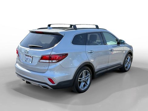 Used 2017 Hyundai Santa Fe FWD image 5