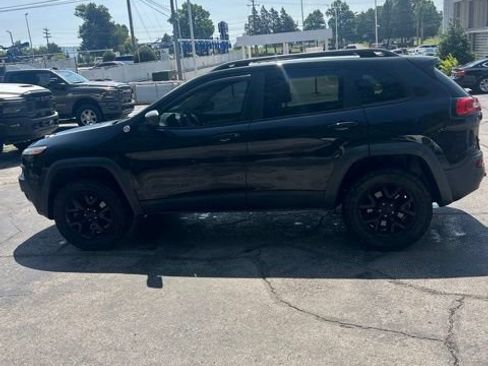 Used 2016 Jeep Cherokee Trailhawk w/ Comfort/Convenience Group AWD/4WD image 11