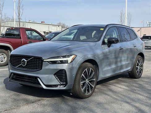 Used 2023 Volvo XC60 B5 Plus w/ Protection Package Premier image 4