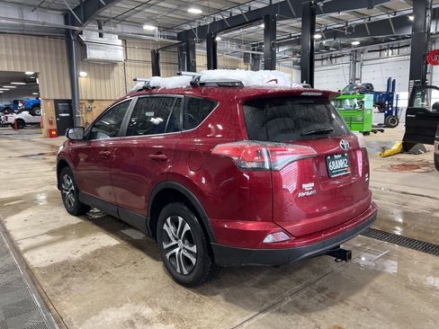Used 2018 Toyota RAV4 LE image 3