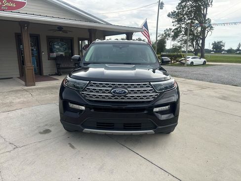 Used 2021 Ford Explorer Limited w/ Equipment Group 301A RWD image 2