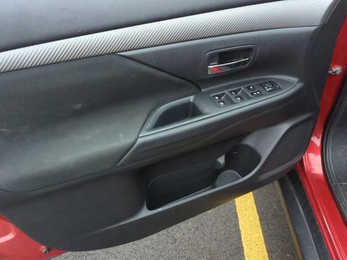 Used 2018 Mitsubishi Outlander LE image 8