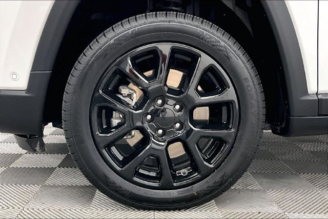 Used 2023 Jeep Compass Latitude w/ Sun and Sound Group AWD/4WD image 10