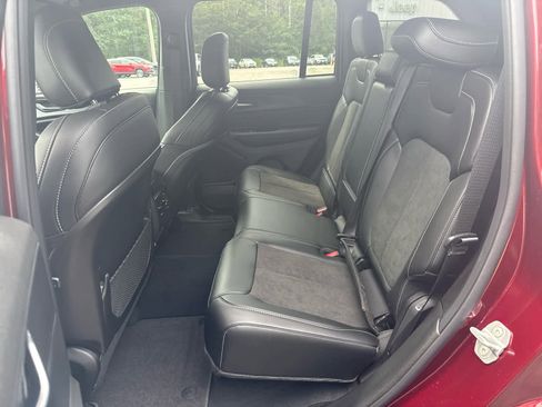 New 2025 Jeep Grand Cherokee Laredo image 16