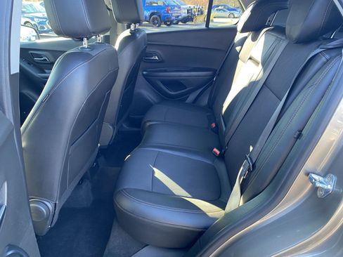 Used 2022 Chevrolet Trax LT w/ Driver Confidence Package image 9