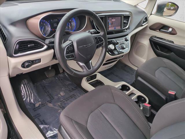Used 2023 Chrysler Voyager LX FWD image 10