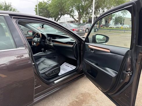 Used 2013 Lexus ES 300h w/ Luxury Pkg FWD image 18