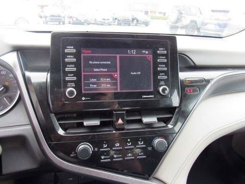 Used 2021 Toyota Camry LE image 17