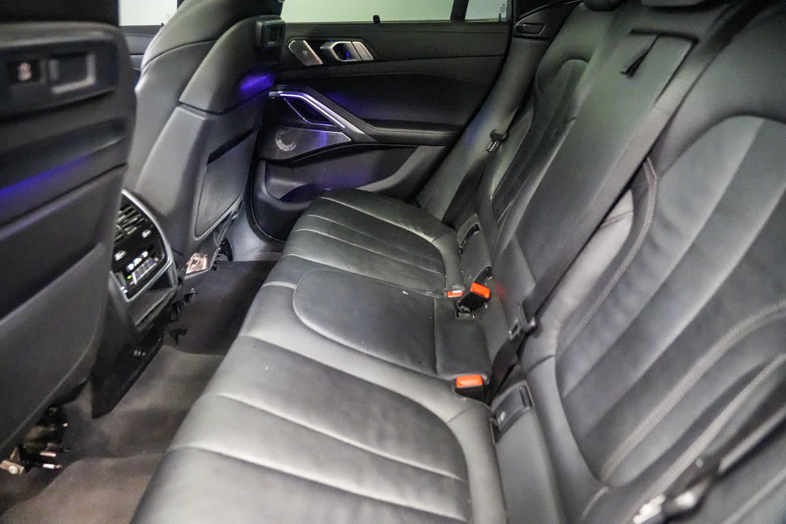 Used 2021 BMW X6 M50i w/ Executive Package AWD/4WD image 19