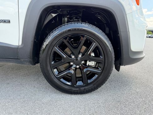 Used 2023 Jeep Renegade Altitude AWD/4WD image 12