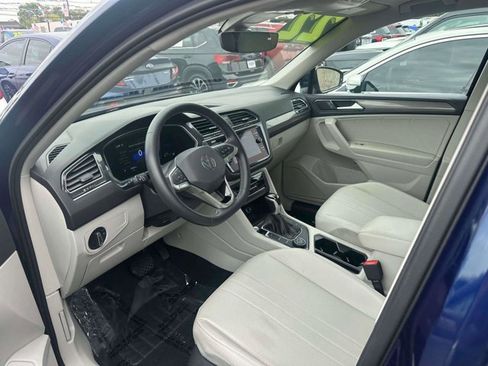 Used 2022 Volkswagen Tiguan SE w/ Panoramic Sunroof Package image 15