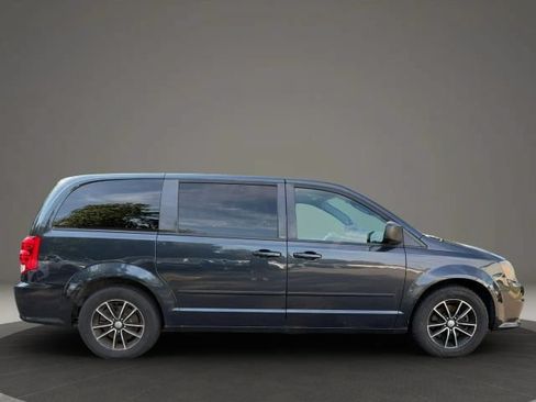 Used 2014 Dodge Grand Caravan SXT w/ UConnect Hands-Free Group FWD image 4