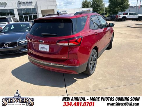Used 2023 Chevrolet Equinox RS w/ LPO, Floor Liner Package FWD image 12