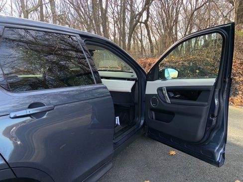 Certified 2025 Land Rover Discovery Sport S image 17